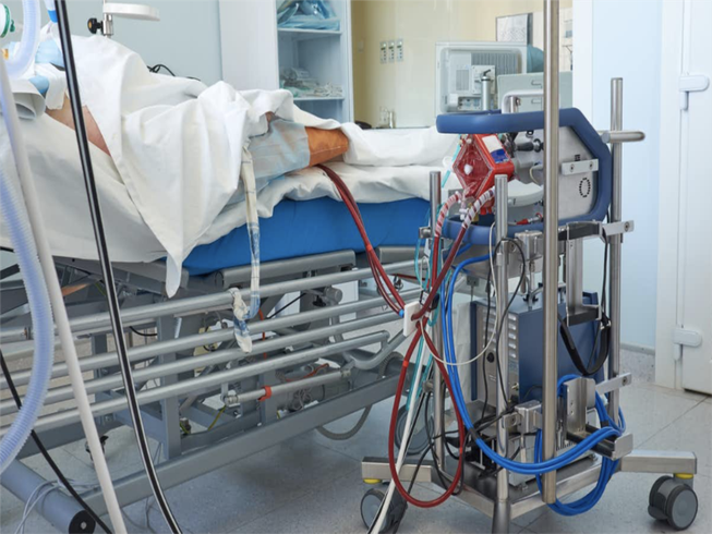 Tình trạng mới nhất của phi công mắc COVID-19 phải chạy ECMO