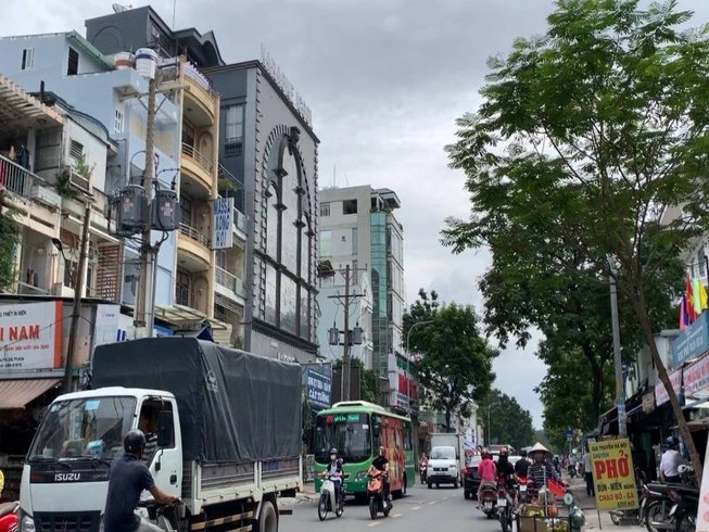 Bé trai 14 tháng tuổi mắc COVID-19 đã đến những đâu?