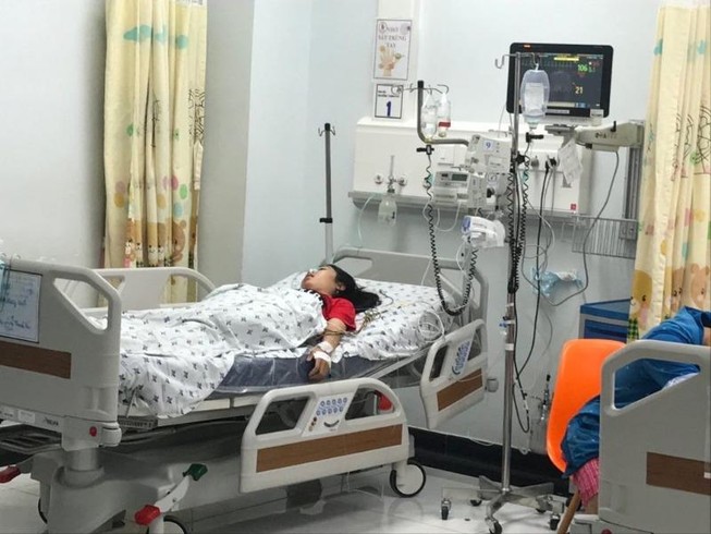Thiếu nữ 15 tuổi nói sảng sau khi uống 28 viên thuốc trầm cảm