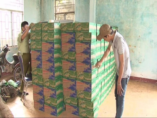 Bắt 600 thùng nước ngọt trôi nổi nhập lậu từ Campuchia