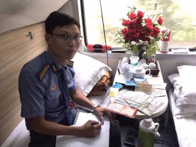 Tiếp viên đường sắt trả lại tài sản giá trị lớn