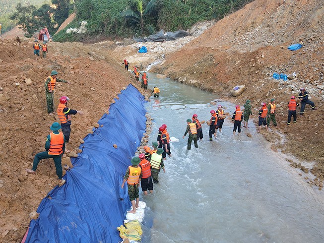 Tiếp tục tìm công nhân mất tích ở Rào Trăng 3