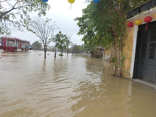 Mưa lớn gây ngập lụt, sạt lở các tỉnh miền Trung, Tây Nguyên