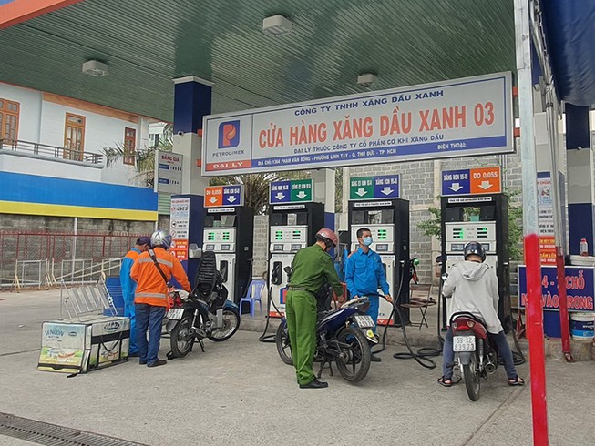 Công an củng cố hồ sơ xử lý nhân viên cây xăng 'ảo thuật'