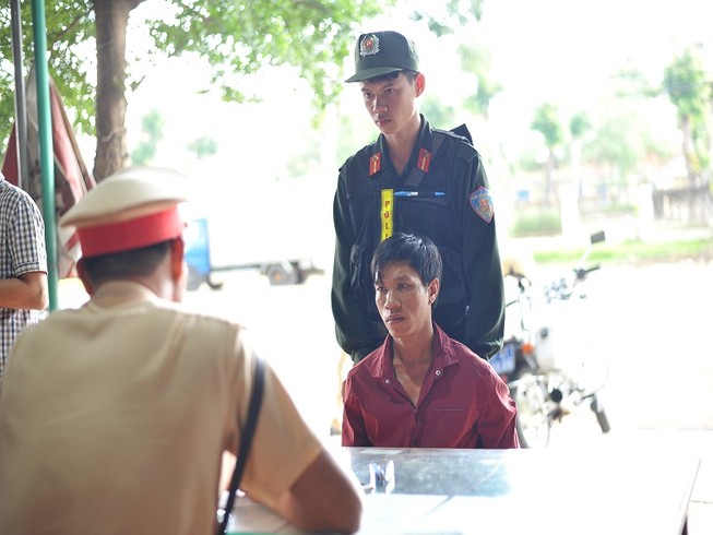 Phát hiện bả chó trong ba lô của thanh niên trốn truy nã