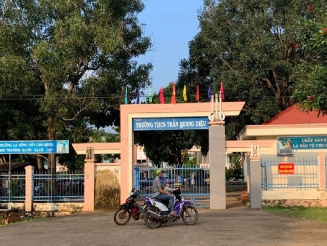 Hiệu trưởng không đứng lớp vẫn nhận 50 triệu tiền dạy học