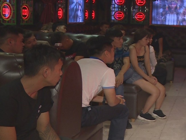 Gần 100 người phê ma túy trong quán bar, karaoke