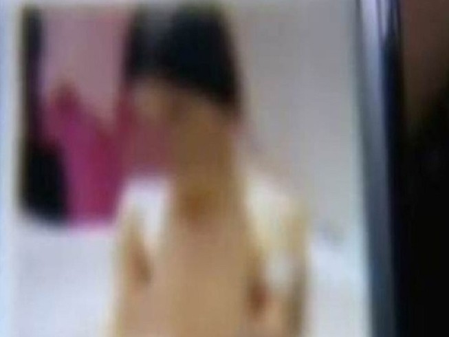 Vượt hàng trăm km để ép nữ sinh 17 tuổi quan hệ tình dục
