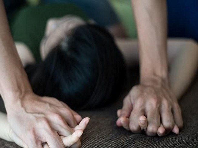 Nữ sinh cấp 2 bị hiếp dâm sau khi đi uống trà sữa