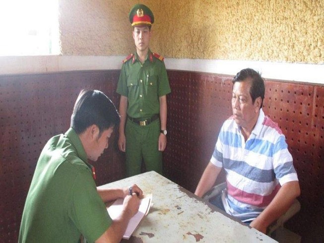 Xăng giả Trịnh Sướng: Khởi tố 2 người chủ bán xăng giả