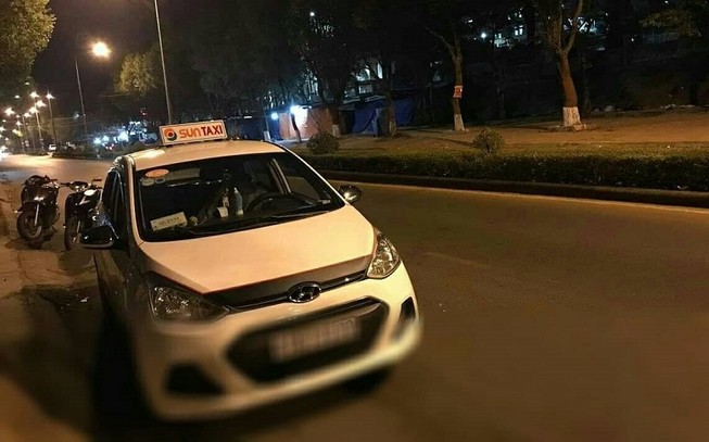 1 tài xế taxi bị khách đâm trọng thương