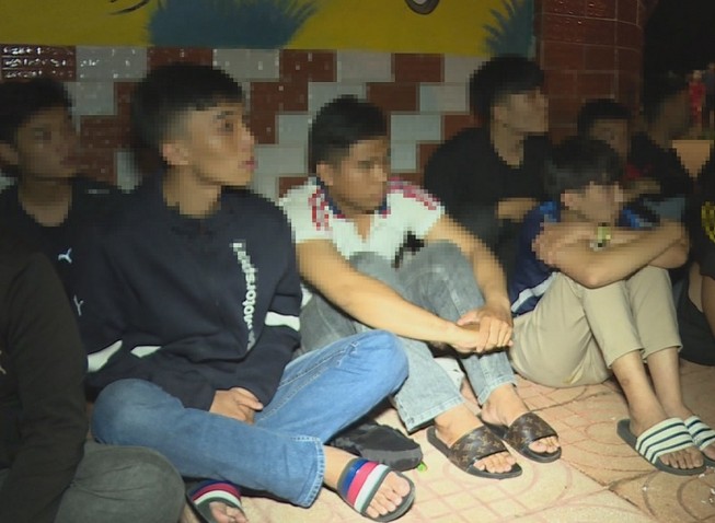 Ngăn chặn hơn 30 thanh thiếu niên mang mã tấu đi hỗn chiến
