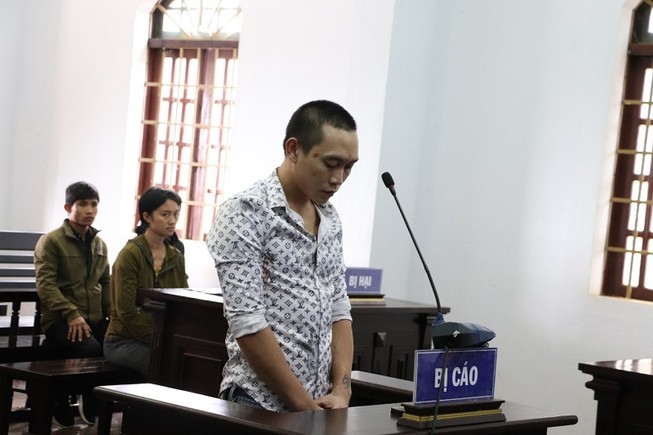 Kẻ lừa tiền vợ nạn nhân Rào Trăng 3 lãnh án