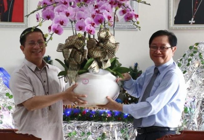 Bộ trưởng Nội vụ chúc mừng Giáng sinh tại Bình Dương