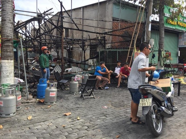 Quán 'cầy tơ' ở Bình Dương bị cháy rụi trong đêm
