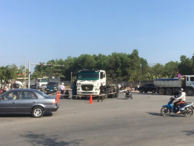 2 phụ nữ thương vong dưới bánh xe container