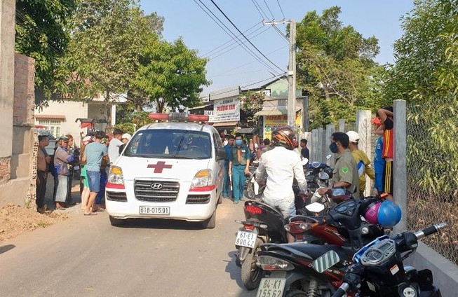 Bình Dương: Lao xe máy vào hàng rào, nạn nhân tử vong