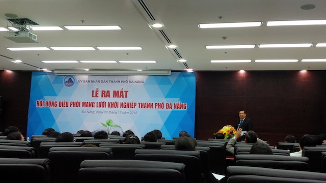 Chủ tịch UBND TP Đà Nẵng: 'Các bạn trẻ chỉ thích vào làm việc nhà nước'