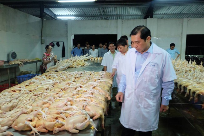 Chủ tịch Đà Nẵng kiểm tra về an toàn thực phẩm lúc 1 giờ sáng