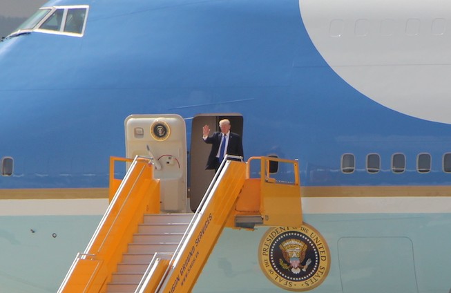 Ngắm chuyên cơ của Tổng thống Donald Trump ở Đà Nẵng