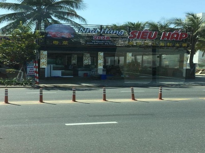 Nhà hàng bị tố 'chặt chém', dùng hóa đơn tiếng Trung