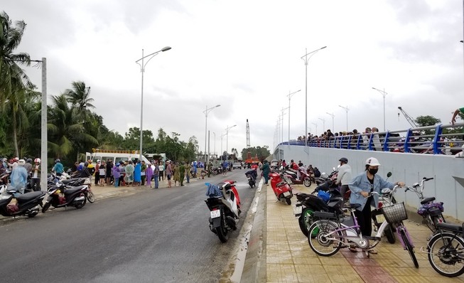 Cụ bà rơi khỏi giường chết đuối