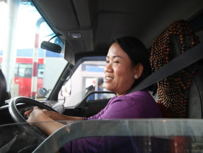 Nữ tài xế làm 'dậy sóng' BOT Cần Thơ-An Giang