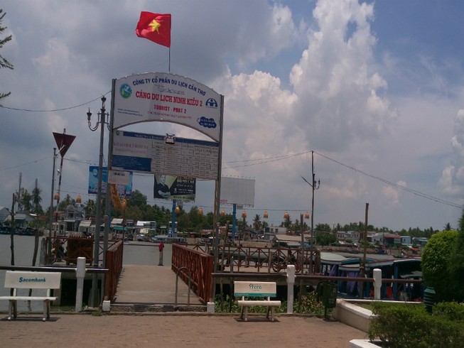 Cần Thơ: Bó tay với 'cò' bến tàu, chợ nổi?