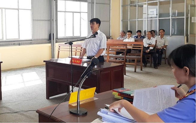 Vụ giảng viên dọa giết hiệu trưởng: Luật sư đòi triệu báo chí
