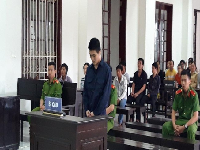 Cha thiệt mạng vì đi tìm kẻ đạp vào chân con