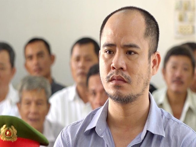 Táo tợn dùng xiệt điện cướp tiệm vàng giữa trưa