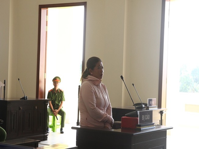 Dùng 104.000 đồng đánh bài, người phụ nữ vẫn bị tù