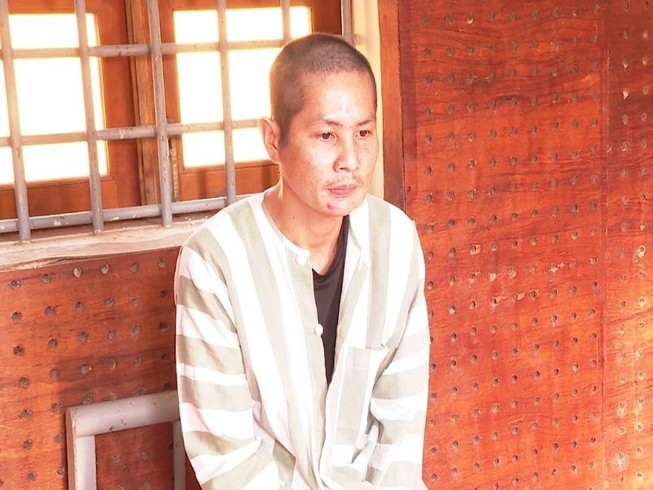 Chồng chém vợ trọng thương rồi tự sát