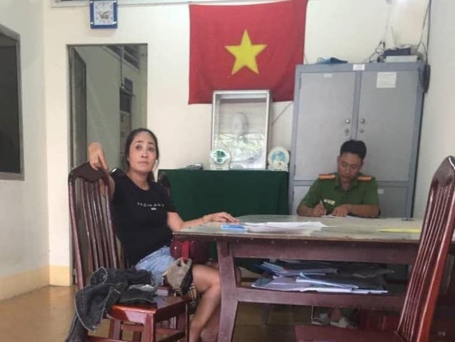 Không đòi được tiền, bắt luôn con nợ