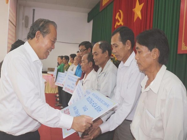 Phó Thủ tướng Trương Hòa Bình tặng nhà tình nghĩa ở Vĩnh Long