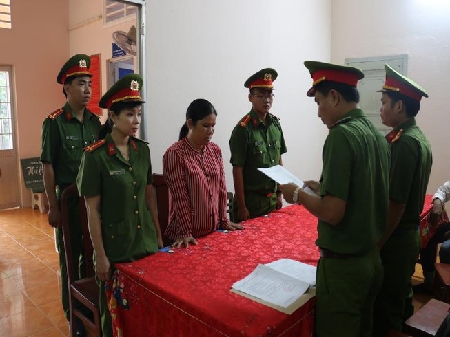 Chiếm hơn 6 tỉ đồng của hụi viên đi mua đất