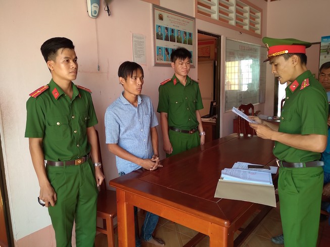 Cầm dao chặn đường xe cấp cứu để xin tiền uống rượu