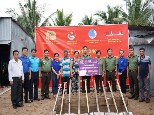 Báo Pháp Luật TP.HCM hỗ trợ xây nhà đồng đội ở Cần Thơ