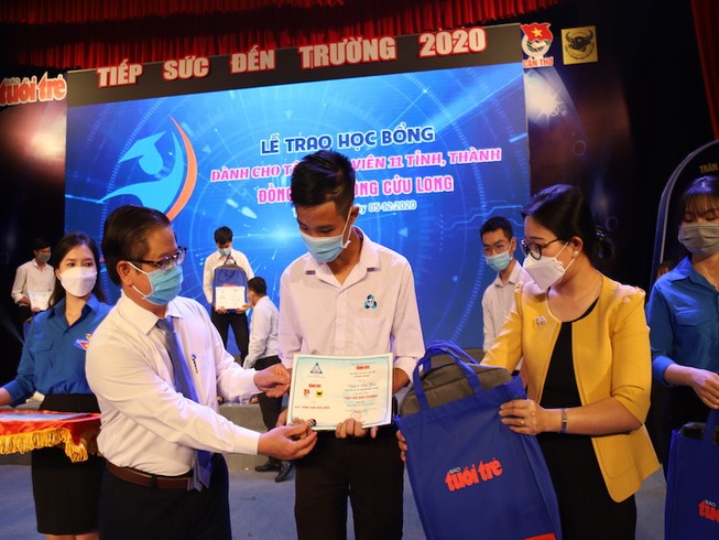 1,2 tỉ đồng tiếp sức 118 tân sinh viên Miền Tây đến trường