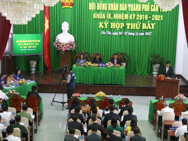 Nhiều ý kiến trái chiều về chi ngân sách cho đội bóng