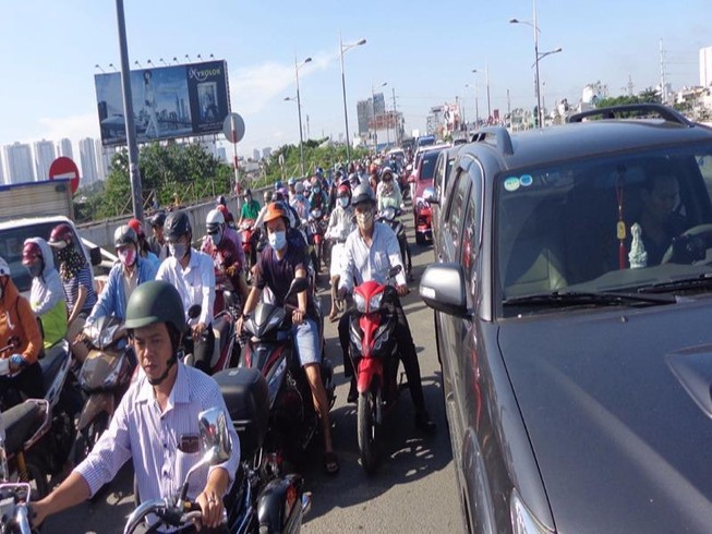 Tốc độ lên xuống nhánh rẽ cầu Nguyễn Văn Cừ 30 km/giờ