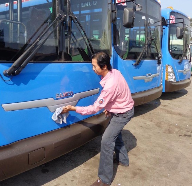 Xe buýt bỏ chuyến, coi thường khách sẽ bị xử lý nghiêm