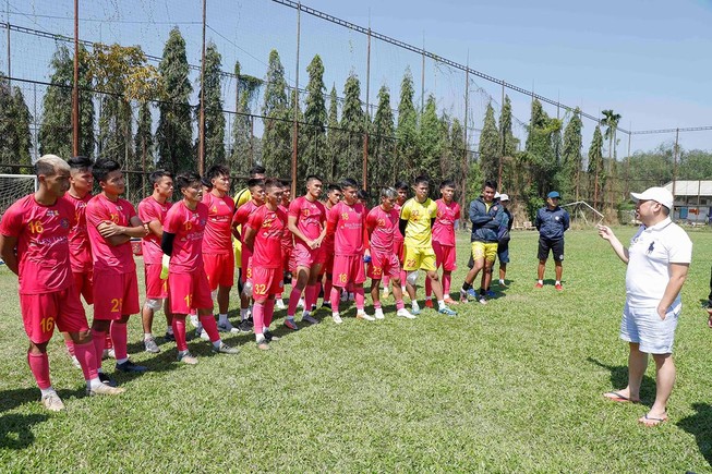 Thầy Nhật sẽ dẫn dắt Sài Gòn FC thay HLV Vũ Tiến Thành