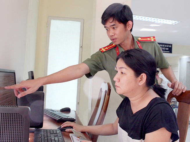 Chùm ảnh: Hướng dẫn cách làm hộ chiếu chỉ mất 15 phút