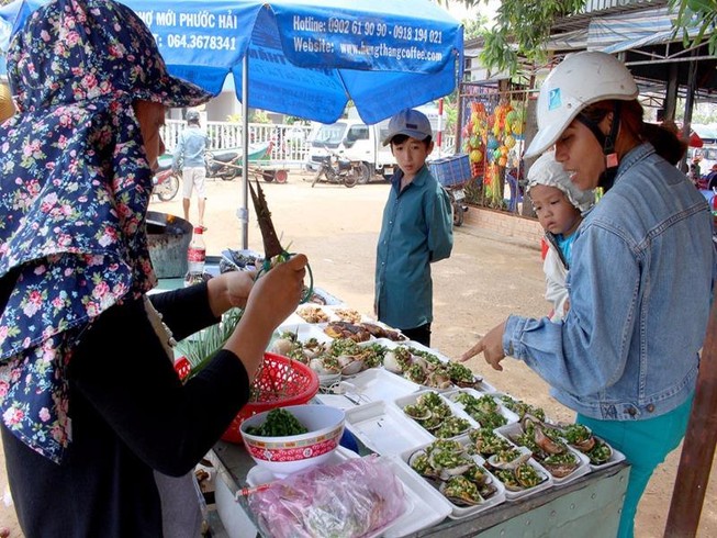 'Chảy nước miếng' với chợ hải sản ở Hồ Tràm