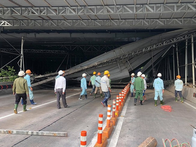 Xác định chủ chiếc xe tải tông sập giàn giáo hầm Thủ Thiêm