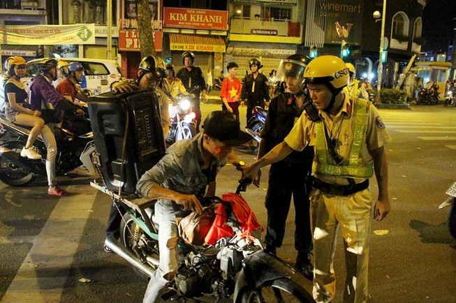 TP.HCM: 57 xe máy bị tạm giữ trong đêm chung kết bóng đá nam
