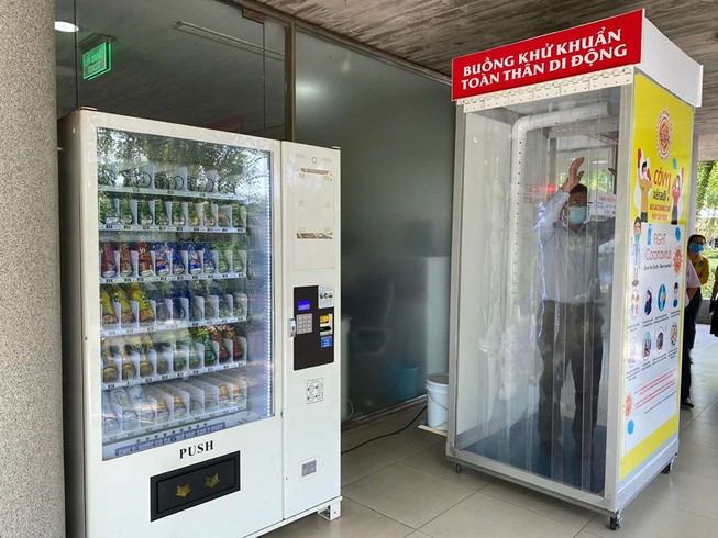Quận 12 lắp buồng khử khuẩn cho dân đến liên hệ