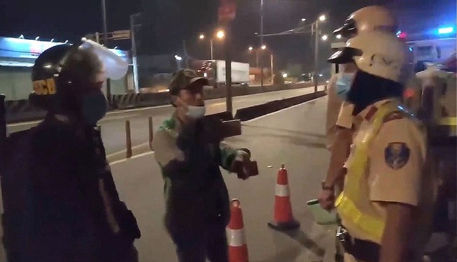 ‘Lợi dụng dân chủ cản trở CSGT thi hành công vụ sẽ bị xử lý’