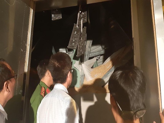 Đang tìm kiếm 1 người trong đống đổ nát do sập quán bar